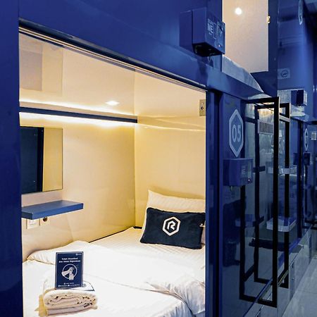 Hotel Rosalyne Sleepbox Tugu 2 à Yogyakarta Extérieur photo
